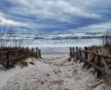 Zimowe fale w Dębkach